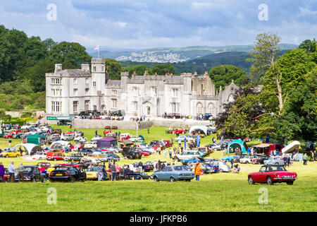 Leighton Hall-Auto-Show, Carnforth, Lancashire. 2. Juli 2017.  Die Oldtimer-Show kehrt in die historische Leighton Hall in Carnforth, Lancashire.  Von Mark Woodward klassische Veranstaltungen organisiert, dies ist nur eine von 12 zeigt an verschiedenen Standorten im Land gehalten und verfügt über mehr als 400 Oldtimer, Motorräder, Stationärmotoren, Werbespots und Oldtimer-Traktoren.  Bildnachweis: Cernan Elias/Alamy Live-Nachrichten Stockfoto