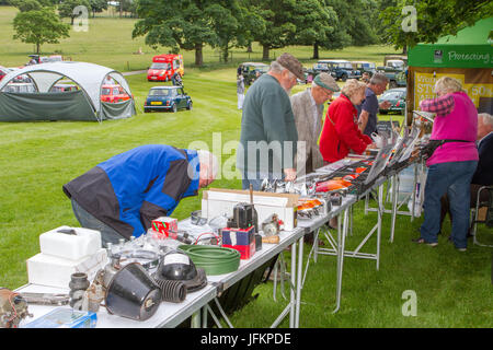 Leighton Hall-Auto-Show, Carnforth, Lancashire. 2. Juli 2017.  Die Oldtimer-Show kehrt in die historische Leighton Hall in Carnforth, Lancashire.  Von Mark Woodward klassische Veranstaltungen organisiert, dies ist nur eine von 12 zeigt an verschiedenen Standorten im Land gehalten und verfügt über mehr als 400 Oldtimer, Motorräder, Stationärmotoren, Werbespots und Oldtimer-Traktoren.  Bildnachweis: Cernan Elias/Alamy Live-Nachrichten Stockfoto