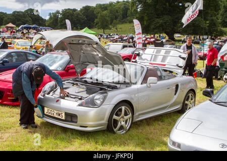 Leighton Hall-Auto-Show, Carnforth, Lancashire. 2. Juli 2017.  Die Oldtimer-Show kehrt in die historische Leighton Hall in Carnforth, Lancashire.  Von Mark Woodward klassische Veranstaltungen organisiert, dies ist nur eine von 12 zeigt an verschiedenen Standorten im Land gehalten und verfügt über mehr als 400 Oldtimer, Motorräder, Stationärmotoren, Werbespots und Oldtimer-Traktoren.  Bildnachweis: Cernan Elias/Alamy Live-Nachrichten Stockfoto