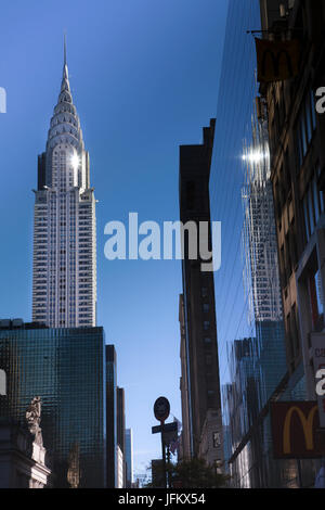 Das Chrysler Building und ihre Reflexion in der Sonne, Manhattan, New York City Stockfoto