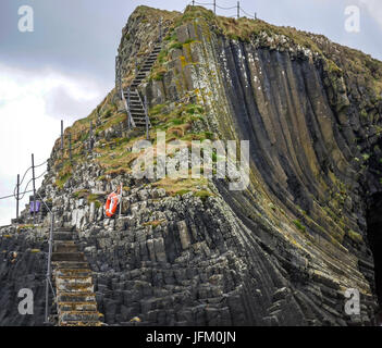 Twisted vulkanischen Basalt Felsformationen, Staffa, Isle of Mull, Inneren Hebriden, Schottland, Großbritannien Stockfoto