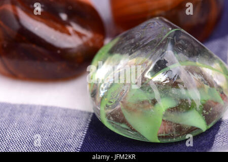 In der Nähe der großen grünen Stein Hintergrund. Stockfoto