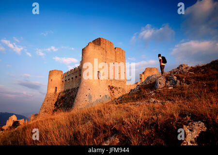 Alte mittelalterliche Burg von Rocca Calascio im Sonnenuntergang, l ' Aquila Bezirk, Abruzzen, Italien Stockfoto