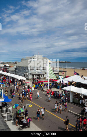 USA, New Hampshire, Hampton Beach, Hampton Beach Seafood Festival, erhöhten Blick auf Ocean Boulevard Stockfoto