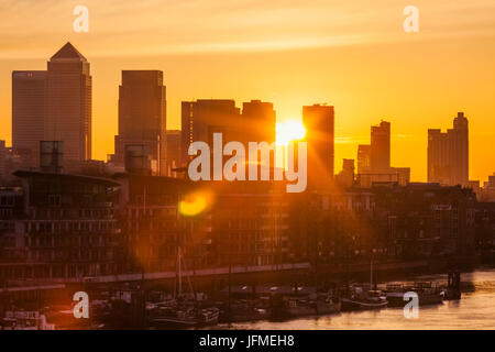 England, London, Sonnenaufgang über Canary Wharf und die Docklands Stockfoto