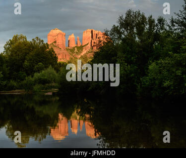 Cathedral Rock, Sedona bei Sonnenuntergang Stockfoto