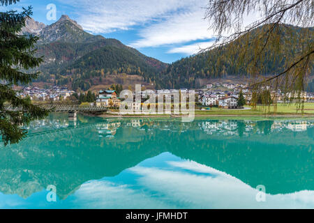 Lago di Santa Caterina und Auronzo di Cadore, Provinz Belluno, Region Venetien, Italien, Europa. Stockfoto