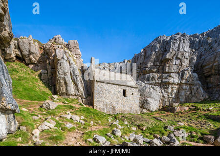 Kapelle St. Govan, ein 13. Jahrhundert geplante Ancient Monument in Pembrokeshire Coast National Park, Wales, Großbritannien, Europa Stockfoto