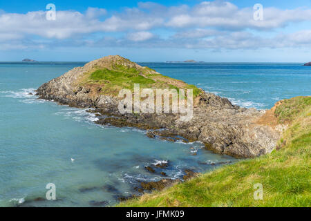 Trwynhwrddyn gesehen von Wales Coast Path an Str. Davids Kopf, Pembrokeshire Coast National Park, Wales, Vereinigtes Königreich, Europa. Stockfoto