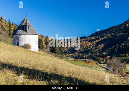 Die Kapelle der Rundkapelle, Toblach in Südtirol im Norden Italiens, liegt im Pustertal, Trentino-Alto Adige/Südtirol, Italien, Europa. Stockfoto