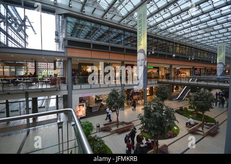 Impressionen aus den Arkaden am Potsdamer Platz in Berlin am 11. April 2017, Deutschland Stockfoto