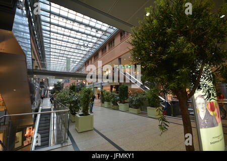 Impressionen aus den Arkaden am Potsdamer Platz in Berlin am 11. April 2017, Deutschland Stockfoto