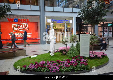 Impressionen aus den Arkaden am Potsdamer Platz in Berlin am 11. April 2017, Deutschland Stockfoto