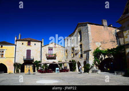 Die mittelalterliche Bastide Dorf Monpazier, gegründet von Edward! Von England im 13. Jahrhundert in der Dordogme Region in Frankreich Stockfoto