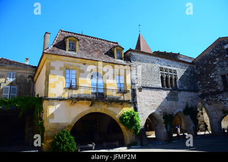 Die mittelalterliche Bastide Dorf Monpazier, gegründet von Edward! Von England im 13. Jahrhundert in der Dordogme Region in Frankreich Stockfoto