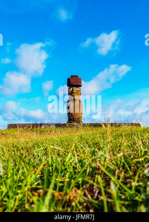 Moai in Ahu Ko Te Riku, archäologischer Komplex von Tahai, Nationalpark Rapa Nui, Osterinsel, Chile Stockfoto