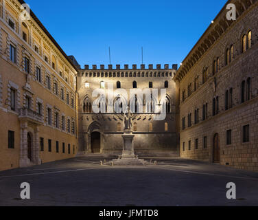 Palazzo Salimbeni in Siena. Stockfoto