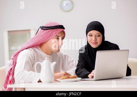 Das Paar der arabischen Mann und Frau Stockfoto
