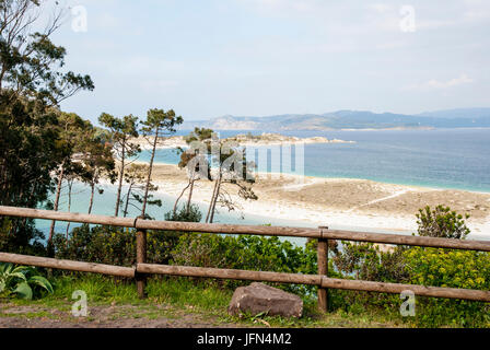 Smaragd-Wasser des Cies Inseln Naturparks, Galicien, Spanien Stockfoto