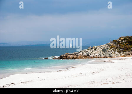 Smaragd-Wasser des Cies Inseln Naturparks, Galicien, Spanien Stockfoto