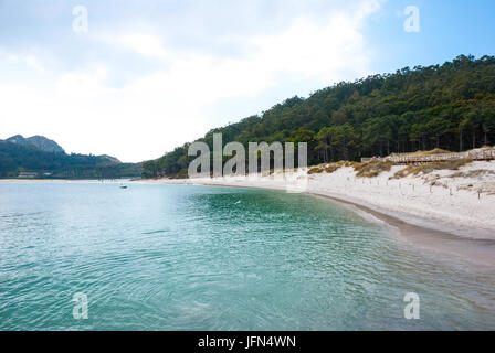 Smaragd-Wasser des Cies Inseln Naturparks, Galicien, Spanien Stockfoto