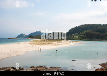 Smaragd-Wasser des Cies Inseln Naturparks, Galicien, Spanien Stockfoto