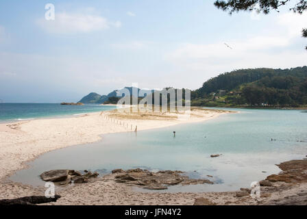 Smaragd-Wasser des Cies Inseln Naturparks, Galicien, Spanien Stockfoto