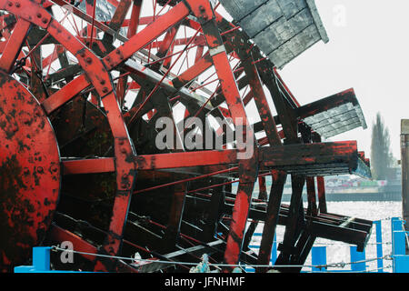 Hinterrad dampfer Passagierschiff im Hamburger Hafen Stockfoto