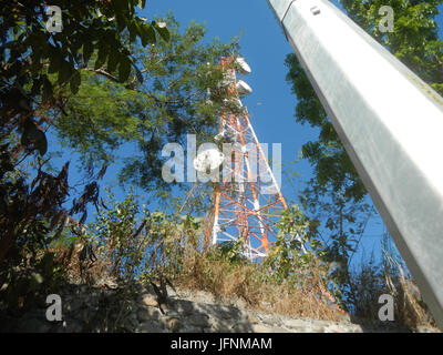 09784jfSan Ildefonso Türme Adler Zement Doña Remedios Trinidad Bulacan Roadfvf 08 Stockfoto