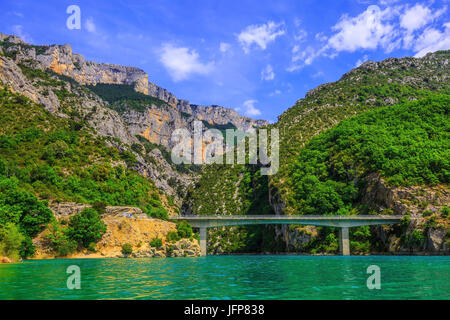 Die Brücke über die Schlucht und Fluss Verdon Stockfoto