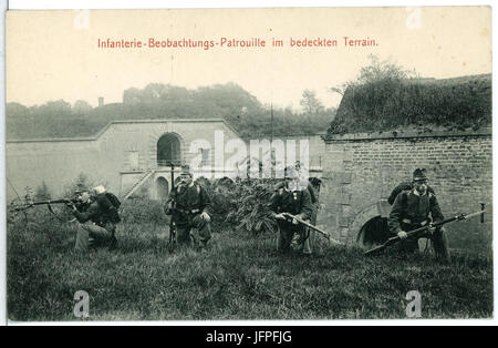 11533-Theresienstadt-1910-Infanterie-Beobachtungs-Patrouille Im Bedeckten Gelände-Brück & Sohn Kunstverlag Stockfoto