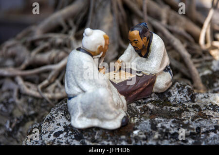 HANOI, VIETNAM - am 17. FEBRUAR 2017: Skulpturen aus Tempel der Literatur in Hanoi, Vietnam. Tempel wurde 1070 erbaut und beherbergt die Imperial Acad Stockfoto