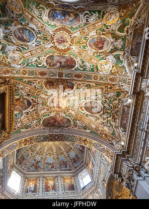 BERGAMO, Italien - 28. April 2017: Innenraum des Duomo di Bergamo in Italien. Diese Kathedrale Saint Alexander von Bergamo, Schutzpatron der gewidmet ist die Stockfoto