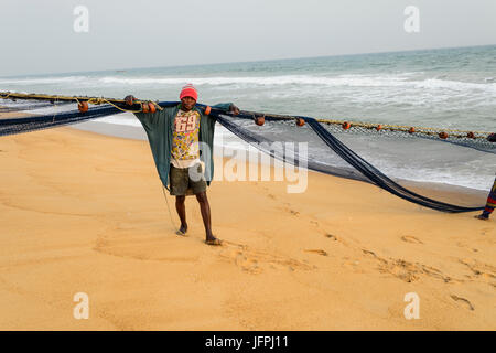 Traditionellen Netzfischerei in Ouidah, Benin Stockfoto