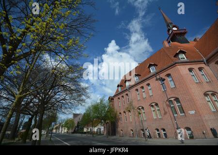 Rathaus Nauen (Rathaus Nauen) in Brandenburg am 19. April 2016, Deutschland Stockfoto