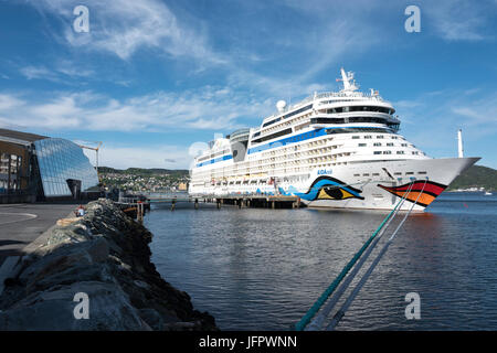 AIDAsol am Cruise Pier 68 in Trondheim, Norwegen. AIDA Cruises ist eine der zehn Marken im Besitz von Carnival Corp Stockfoto