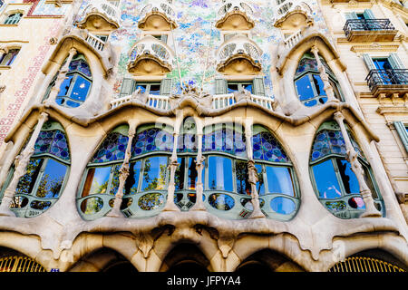 BARCELONA, Spanien - 5. August 2016: Casa Batllo ist ein renommierter Gebäude befindet sich im Zentrum von Barcelona und ist eine von Antoni Gaudi Meisterwerke. Stockfoto