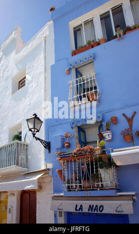 Blauen Fassade in Pensicola Altstadt, Costa del Azahar Stockfoto