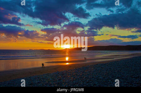 Sonnenuntergang am Newgale Pembrokeshire Stockfoto