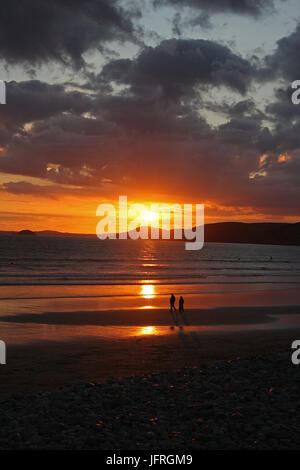 Sonnenuntergang am Newgale Pembrokeshire Stockfoto