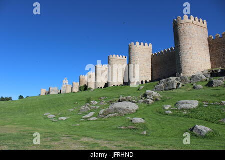 Die mittelalterlichen Stadtmauern von Ávila, Spanien Stockfoto