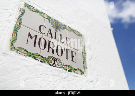 Ein traditionelles Keramik-Plakette Straßenschild in Mojacar, Andalusien Spanien Stockfoto