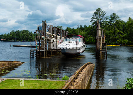 Big Chute Marine Railway Lock 44 der Trent Severn Waterway in Ontario, Kanada. Stockfoto