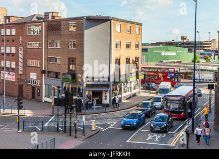 Erhöhten Blick auf Bull Ring Taverne an der Kreuzung zwischen St Martins Lane und Digbeth im zentralen Birmingham, England, UK Stockfoto