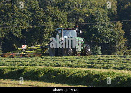 Landwirtschaft im Vereinigten Königreich. Vorbereitung und bringen im Winter Futter für das Vieh und die Pferde. Stockfoto