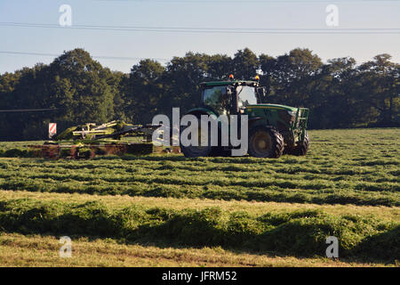 Landwirtschaft im Vereinigten Königreich. Vorbereitung und bringen im Winter Futter für das Vieh und die Pferde. Stockfoto