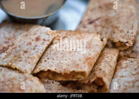 Appam/Palappam/Kallappam /vella Appam /plain Trichter/Krepp/Pfannkuchen, Pidi, beliebte traditionelle Kerala-Frühstücksbrötchen und Snack Alappuzha, Indien. Süden Stockfoto