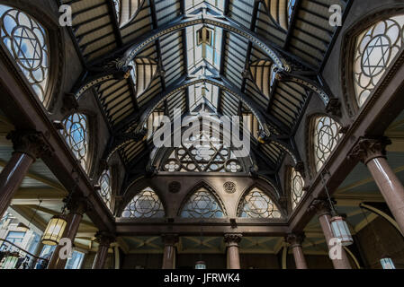 Die sagenhaft reich verzierten Wolle Börsengebäude im Herzen von Bradford City Centre, West Yorkshire, UK, jetzt die Heimat Waterstone Buchladen. Stockfoto