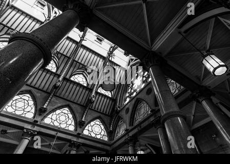 Die sagenhaft reich verzierten Wolle Börsengebäude im Herzen von Bradford City Centre, West Yorkshire, UK, jetzt die Heimat Waterstone Buchladen. Stockfoto