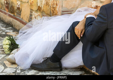 Füße der Braut und des Bräutigams, Hochzeit Schuhe Stockfoto